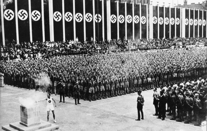 La flamme olympique de 1936 à nos jours - BBC News Afrique