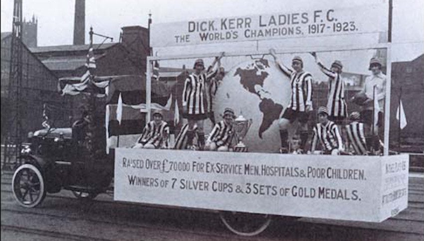 Le Dick, Kerr Ladies F.C., ou l’histoire des premières stars du football féminin