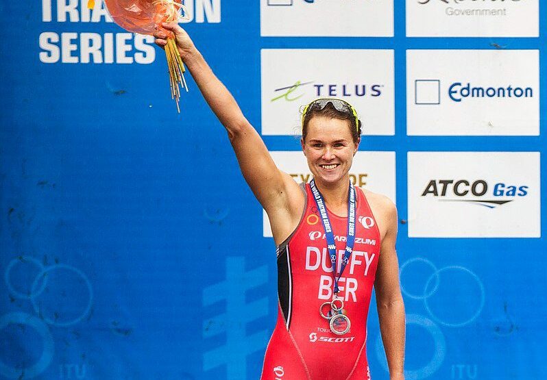 27 juillet 2021, la Bermudienne Flora Duffy s’impose sur le triathlon des JO de Tokyo
