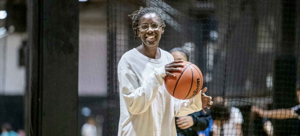 Syra Sylla : « C'est tout notre environnement qui empêche les filles de faire du sport . »