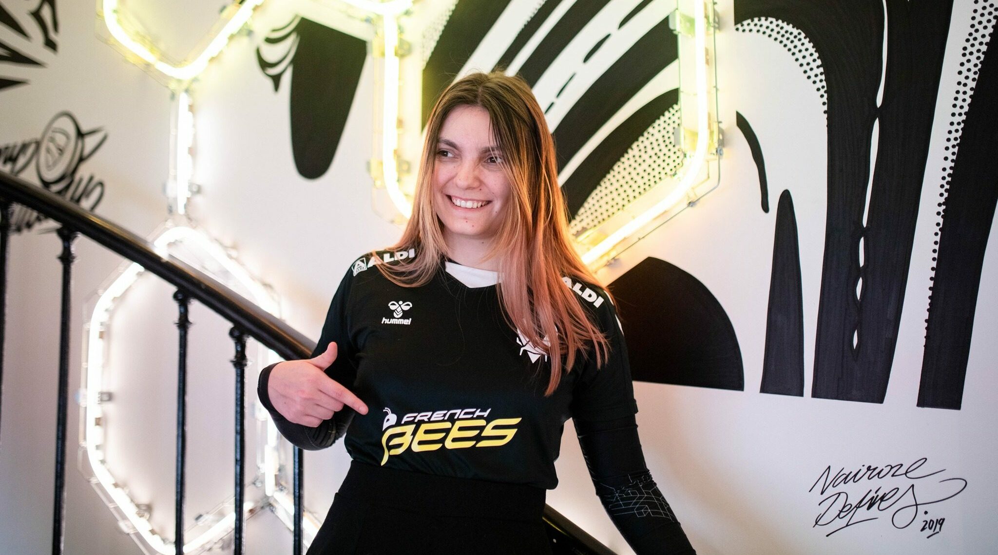 Viki, Capitaine des Rising Bees, la joueuse engagée de l'e-sport français