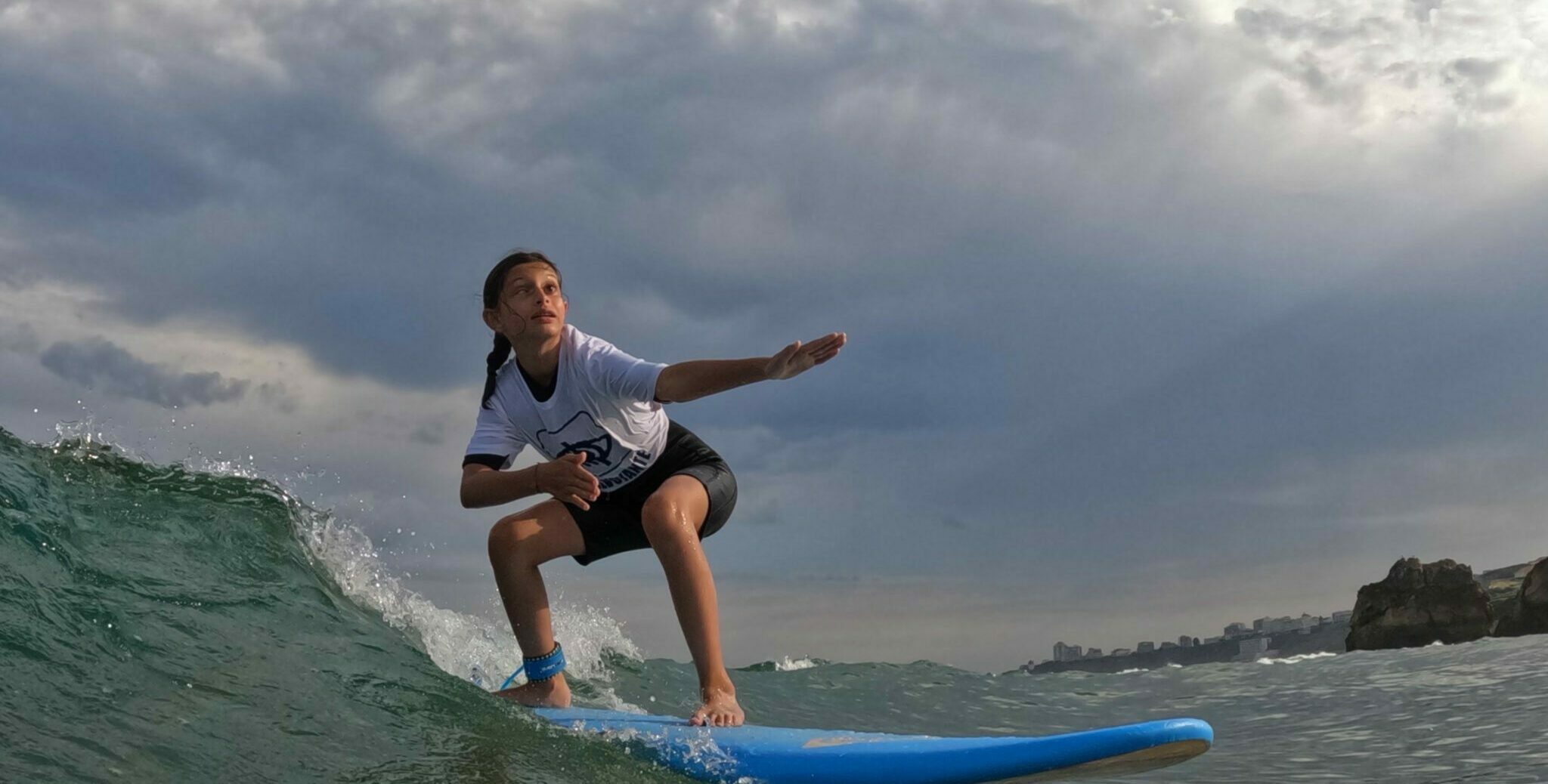 Valentine Moskoteoc : « Je veux prouver que le surf est accessible à tous. » Kids