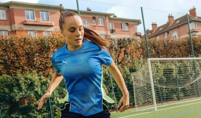 Lou Bogaert, la défenseuse qui trace sa route en Bleue