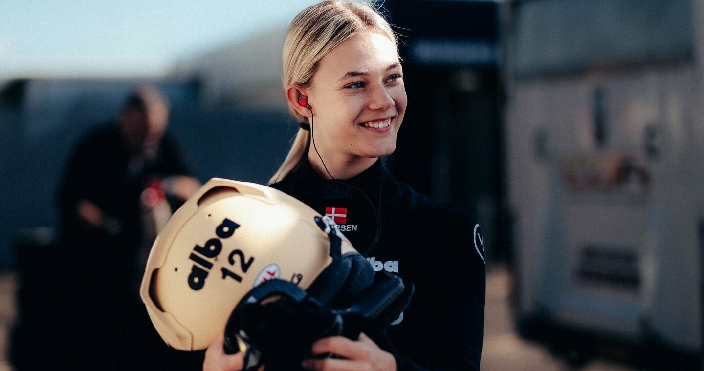 Alba Larsen : L'ado qui fait fumer le bitume