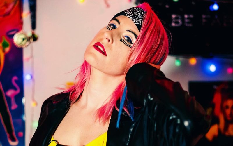 Dina, championne olympique d'e-sport sur Just Dance, la pionnière de l'e-sport français