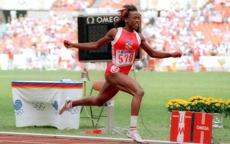 13 août 1987 Jackie Joyner-Kersee égale le record de saut en longueur de sa plus grande rivale