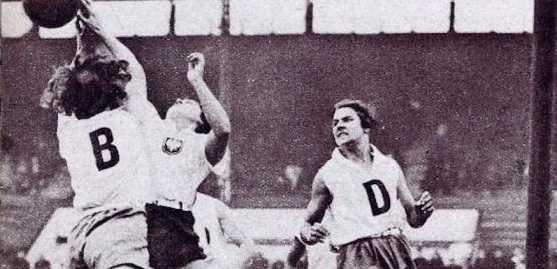 Août 1934, aux Jeux Mondiaux féminins, l'équipe de France de basket remporte le championnat du monde basket