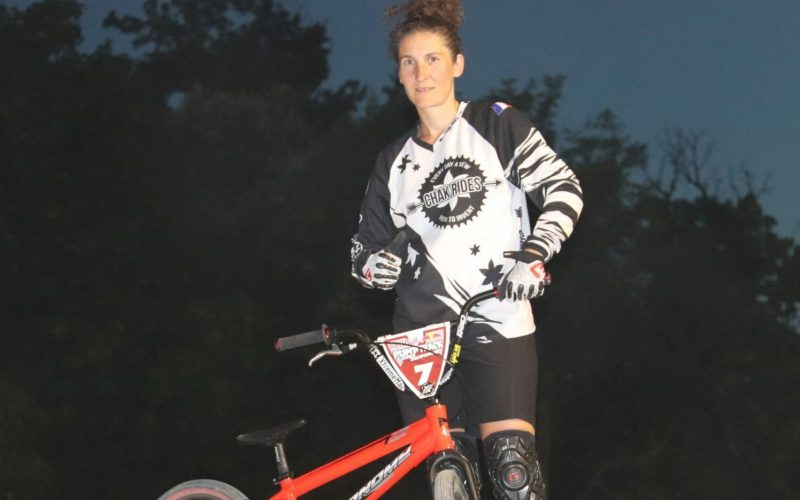 Karine Chambonneau : « Je me bats pour que les femmes se sentent à leur place et reconnues dans le BMX. » Karine Chambonneau : « Je me bats pour que les femmes se sentent à leur place et reconnues dans le BMX. »