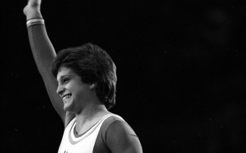 Mary_Lou_Retton_doing_a_beam_routine