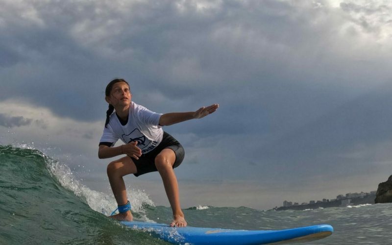 Valentine Moskoteoc : « Je veux prouver que le surf est accessible à tous. » Kids