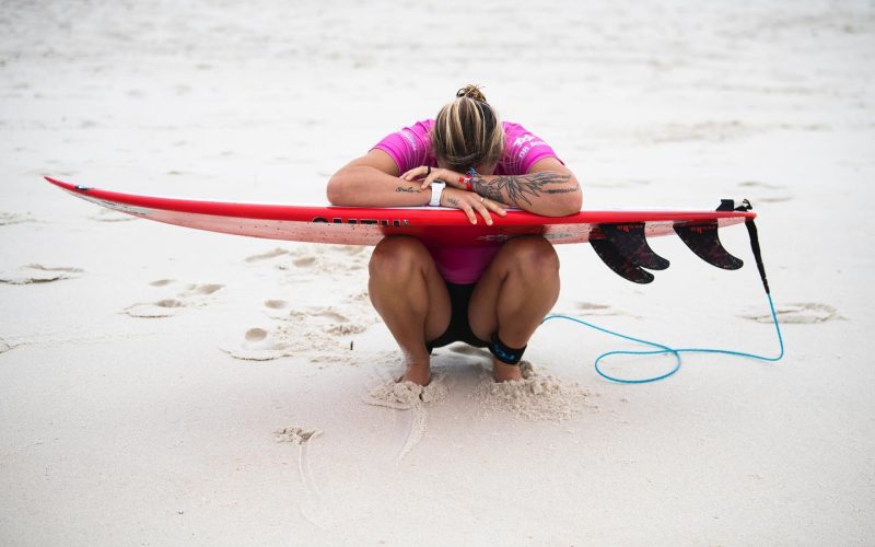 Sarah Baum, la surfeuse en vogue dompteuse de vagues