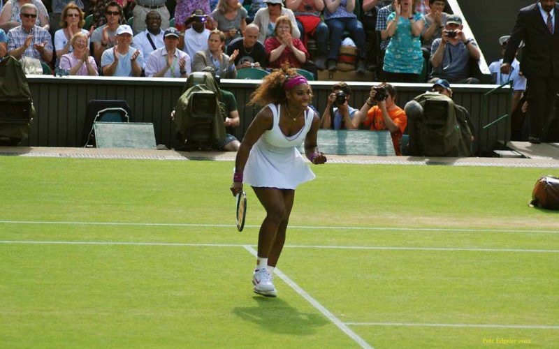 9 juillet 2016, Serena Williams remporte Wimbledon et égale le record de 22 sacres en Grand Chelem de Steffi Graf