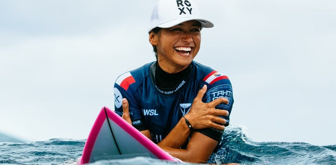 Vahine Fierro, la surfeuse qui fait corps avec les vagues