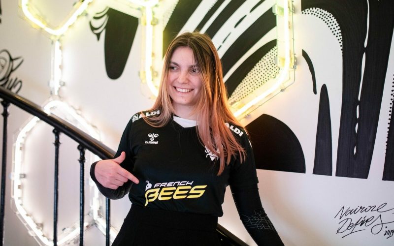 Viki, Capitaine des Rising Bees, la joueuse engagée de l'e-sport français