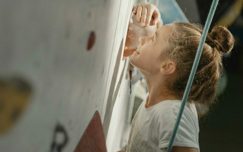 Kids Aurélia Mardon  « L’escalade reproduit certes des inégalités de genre, mais les jeunes ne s’arrêtent pas pour autant. »