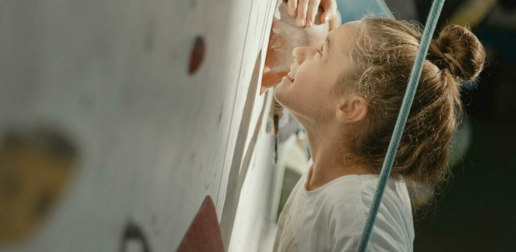 Kids Aurélia Mardon  « L’escalade reproduit certes des inégalités de genre, mais les jeunes ne s’arrêtent pas pour autant. »